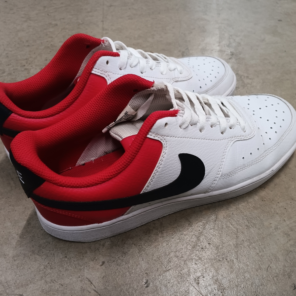 White and Red Sneakers with Black Swoosh Sz 9 Men's